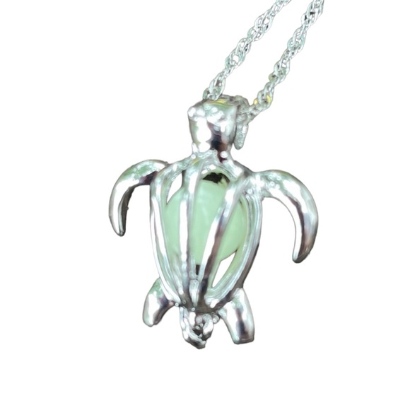 Jewelry - Silver Sea Turtle Pendant with Bead 18” chain Lobster clasp Fashion Jewelry